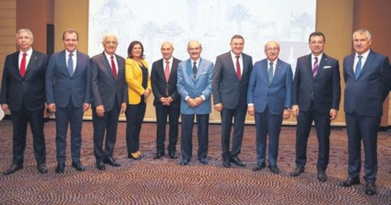 CHP'Lİ BÜYÜKŞEHİR BAŞKANLARINDAN DİKKAT  ÇEKEN ÖNERİ!
