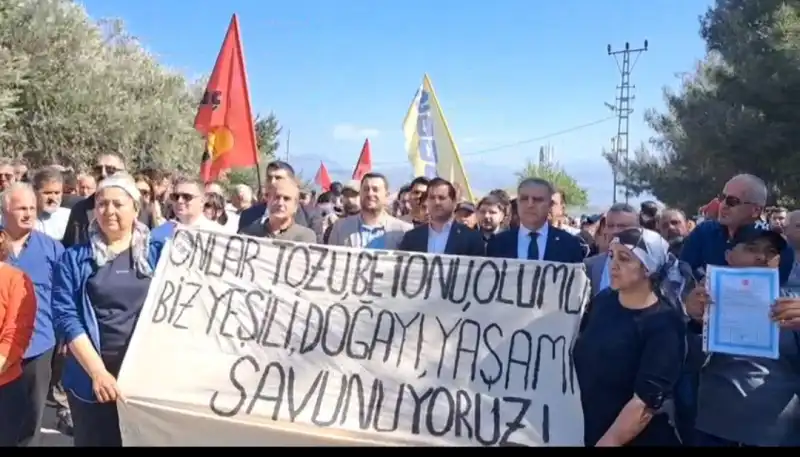 DEPREM KONUTLARI İÇİN ÖNCELİKLE HAZİNE ARAZİLERİ SEÇİLMELİ! 