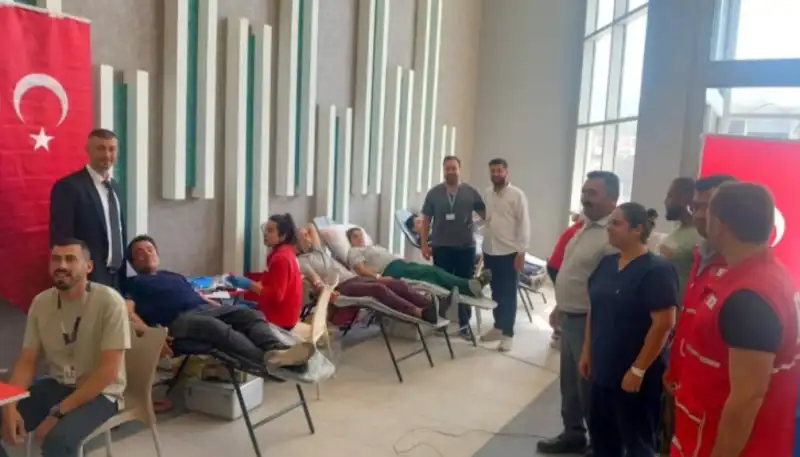 DEFNE DEVLET HASTANESİNDEN ÖRNEK KAN BAĞIŞI KAMPANYASI!