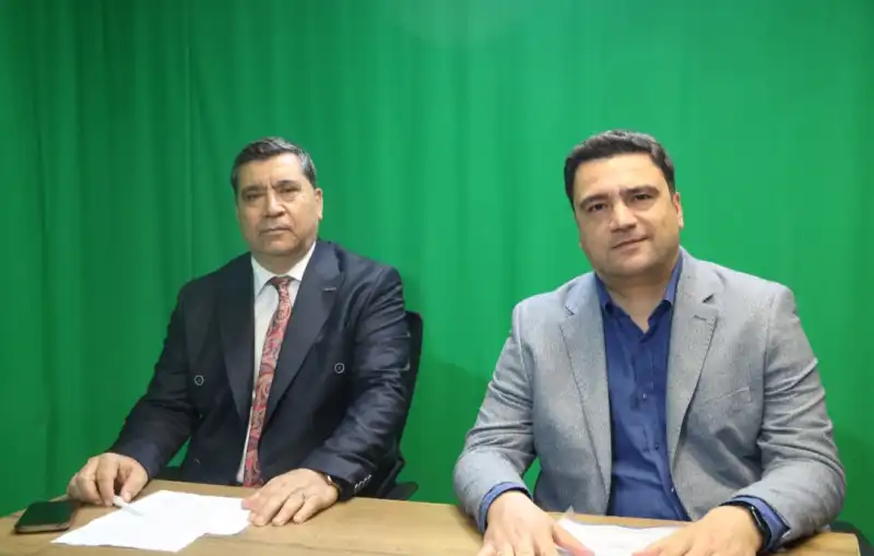 GAZETECİ ÖZTÜRK'ÜN SORULARINI YANITLAYAN...