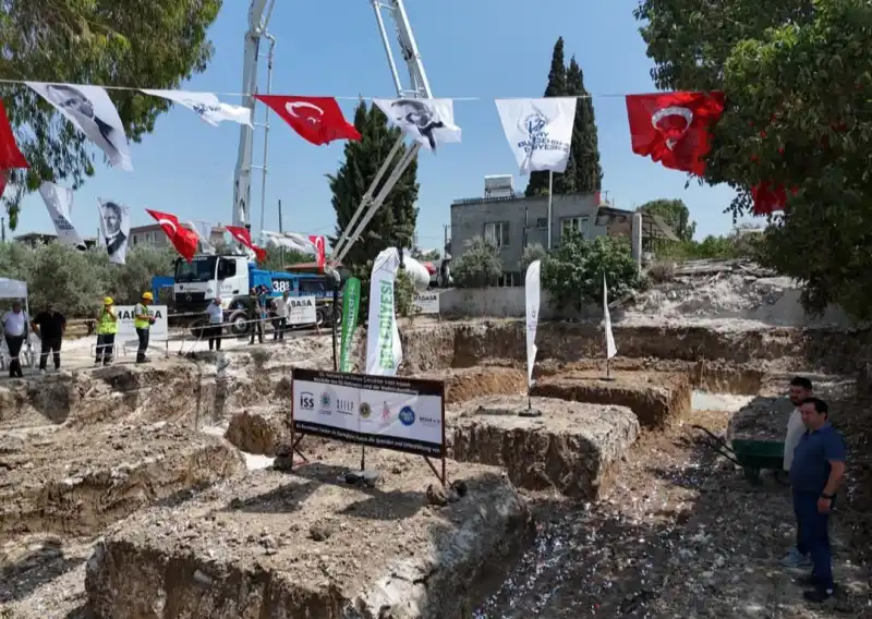 DEFNE’DE ÜÇ DİLDE KREŞ...