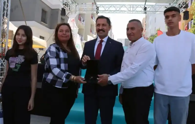 ANAHTAR TESLİMİ VE KURA ÇEKİM TÖRENİ...