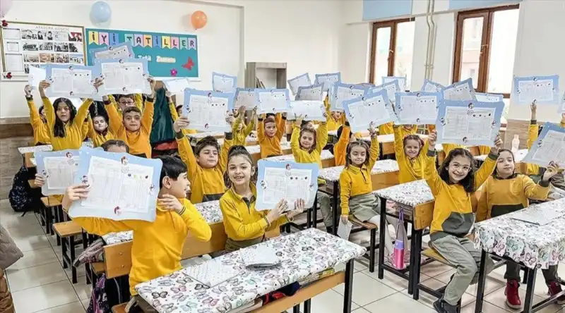 HATAY'DA 398 BİN ÖĞRENCİ...