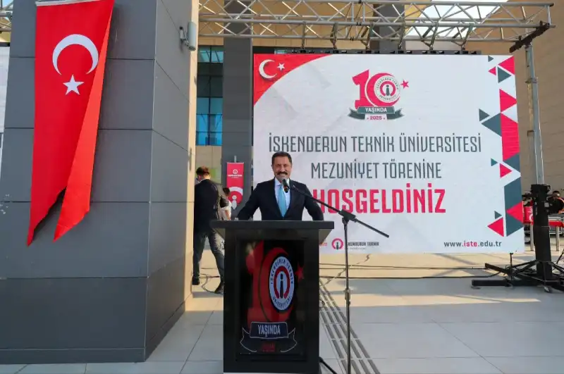 İSKENDERUN TEKNİK ÜNİVERSİTESİNDE MEZUNİYET SEVİNCİ!