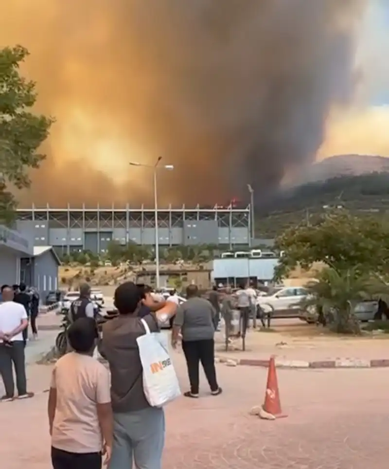 REKTÖR EREN YANGINLA İLGİLİ SON...