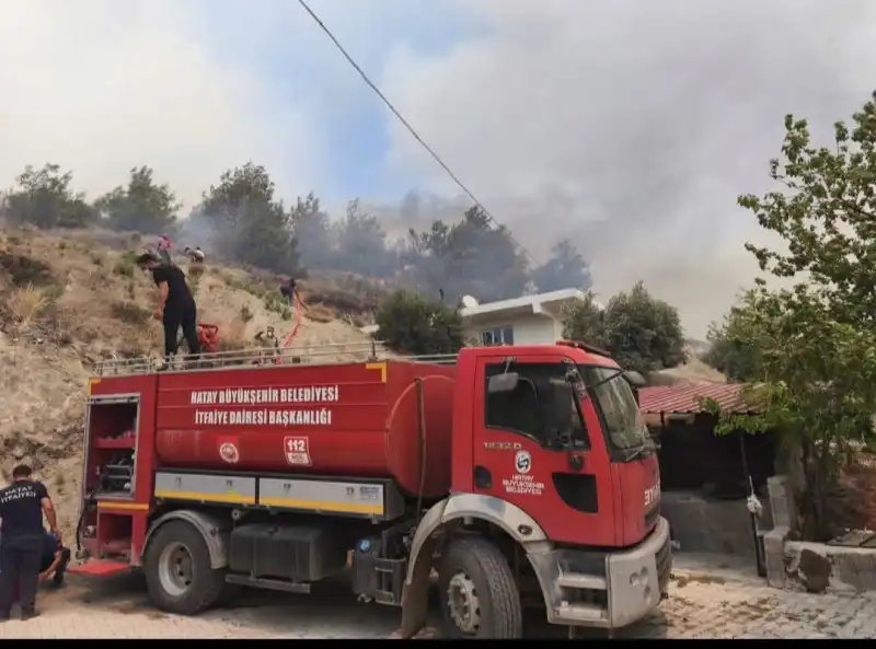 HATAY’DAKİ ORMAN YANGINI KISMİ OLARAK KONTROL ALTINA ALINDI! 