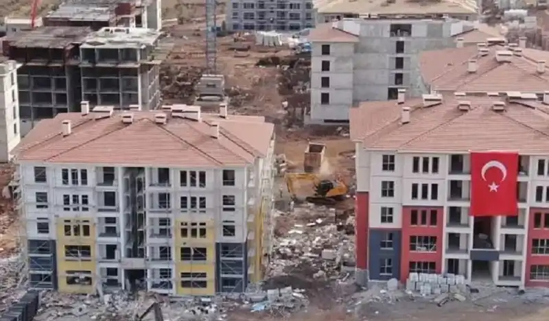 HATAYLI KİRACILARA SOSYAL KONUT MÜJDESİ!