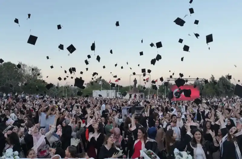 MKÜ ÖĞRENCİLERİNİ COŞKUYLA UĞURLADI! 