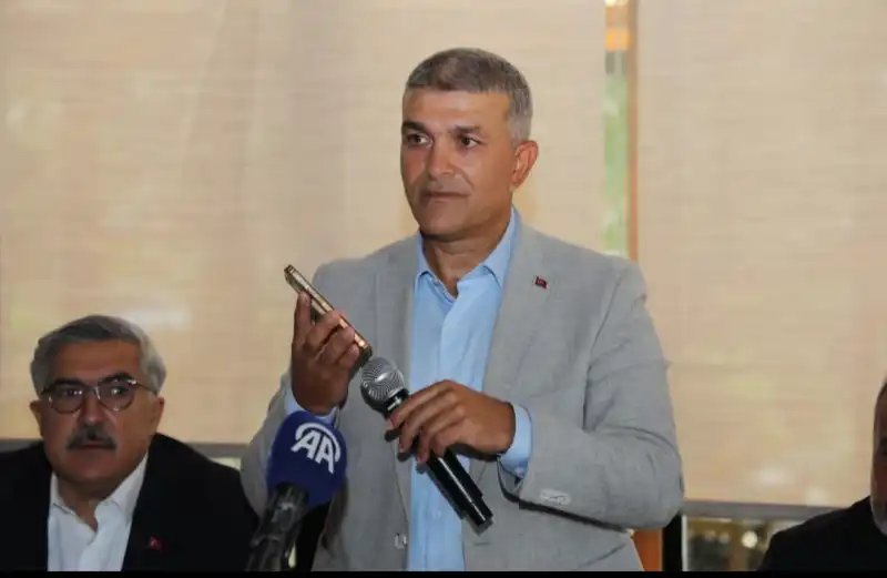 AK PARTİLİLER ALTINÖZÜ'NDE MUHTARLARLA...