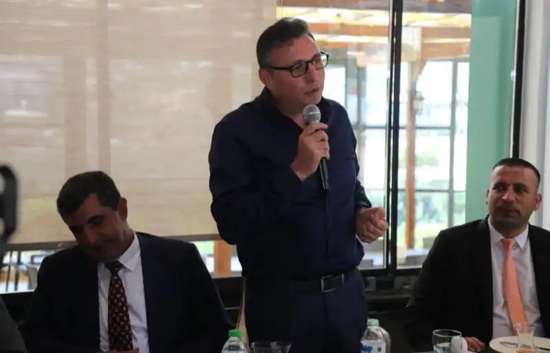 AK PARTİLİLER ALTINÖZÜ'NDE MUHTARLARLA...