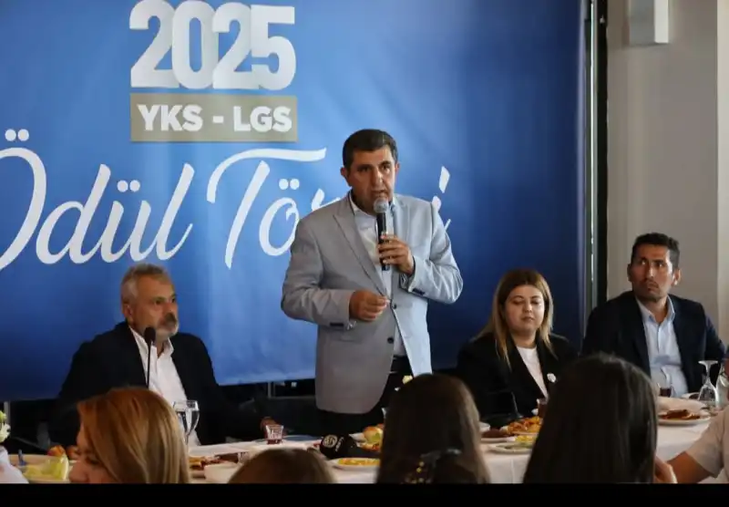 BAŞKAN ÖNTÜRK, DERECEYE GİREN ÖĞRENCİLERİ ÖDÜLLENDİRDİ!