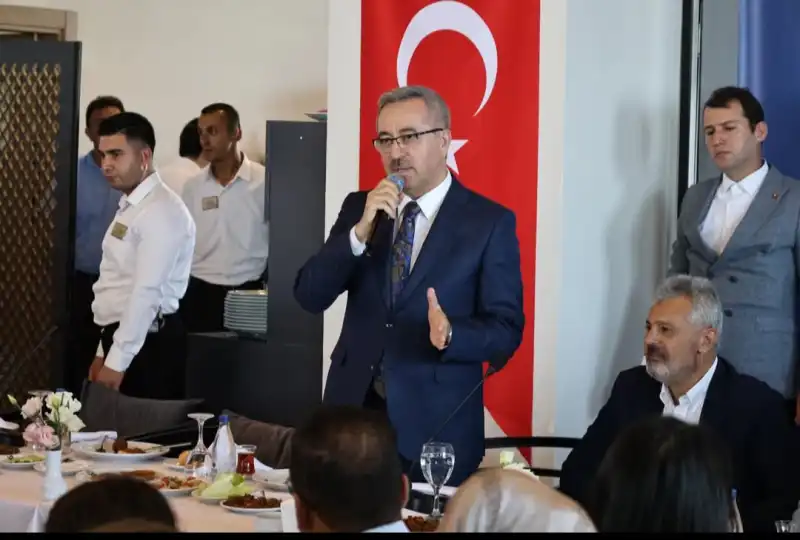 BAŞKAN ÖNTÜRK, DERECEYE GİREN ÖĞRENCİLERİ ÖDÜLLENDİRDİ!