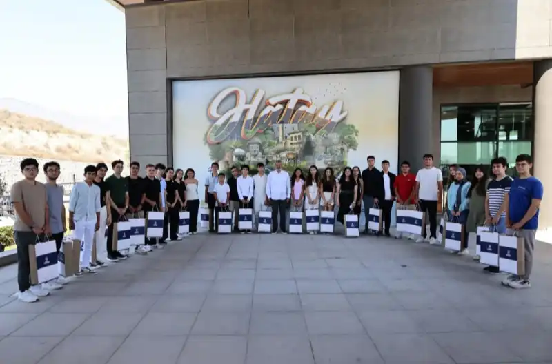 BAŞKAN ÖNTÜRK, DERECEYE GİREN ÖĞRENCİLERİ ÖDÜLLENDİRDİ!