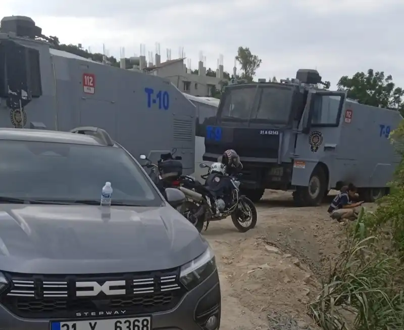 SAMANDAĞ'DA NARENCİYE BAHÇELERİNE HANÇER...