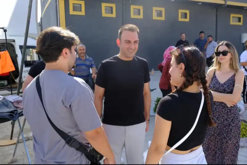 BAŞKAN ÖZGÜN ESNAF VE VATANDAŞLA...