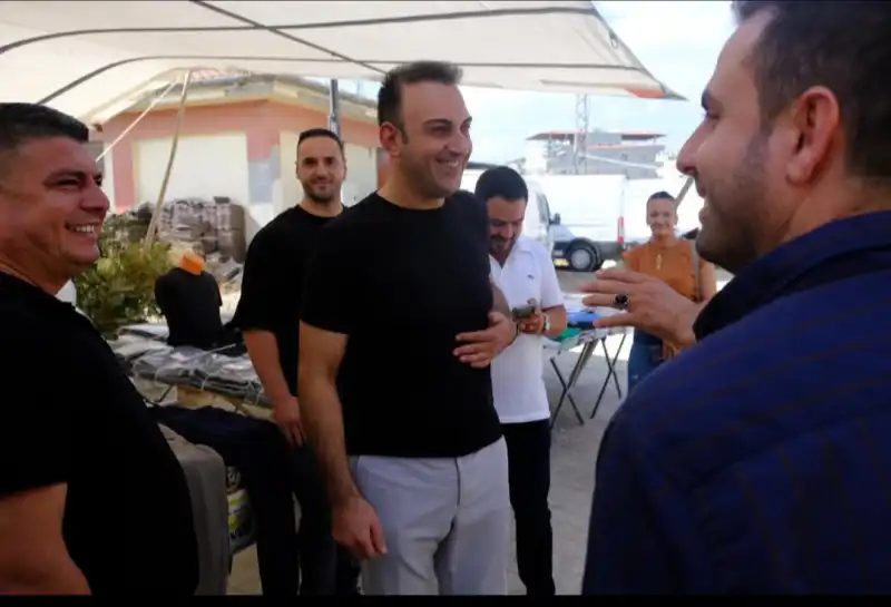 BAŞKAN ÖZGÜN ESNAF VE VATANDAŞLA...