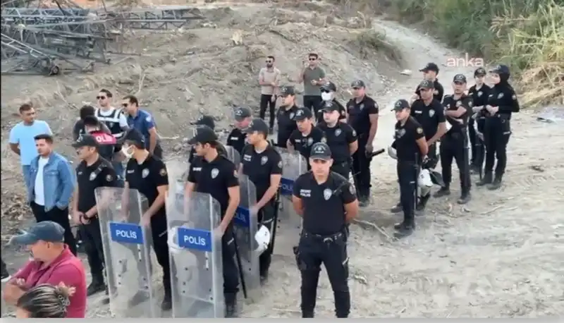 SAMANDAĞ KURTDERESİ MAHALLESİ HALKININ YANINDAYIZ! 