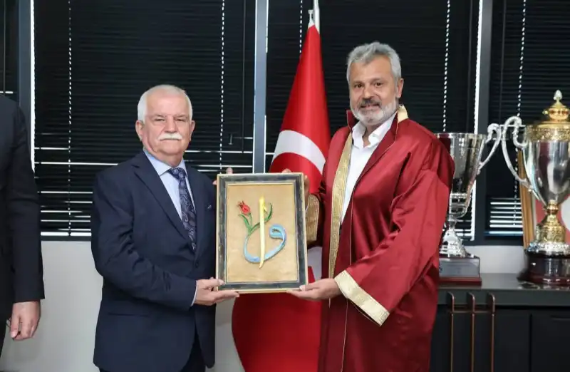 BAŞKAN ÖNTÜRK, HESOB HEYETİNİ AHİLİK KAFTANIYLA... 