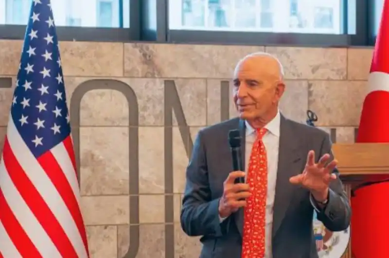 BÜYÜKELÇİ BARRACK HADDİNİ AŞMIŞTIR!