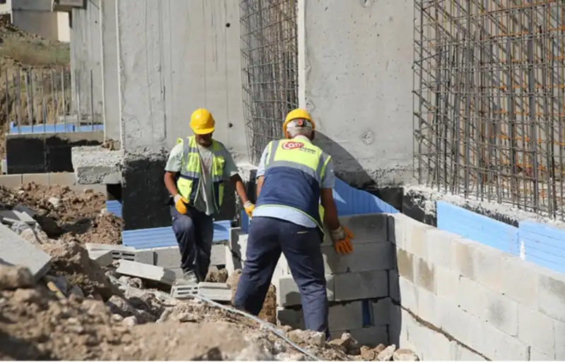 BAKANLIK DEPREM KONUTLARINDAKİ SORUNLARI KONUŞMAK İSTEMİYOR! 