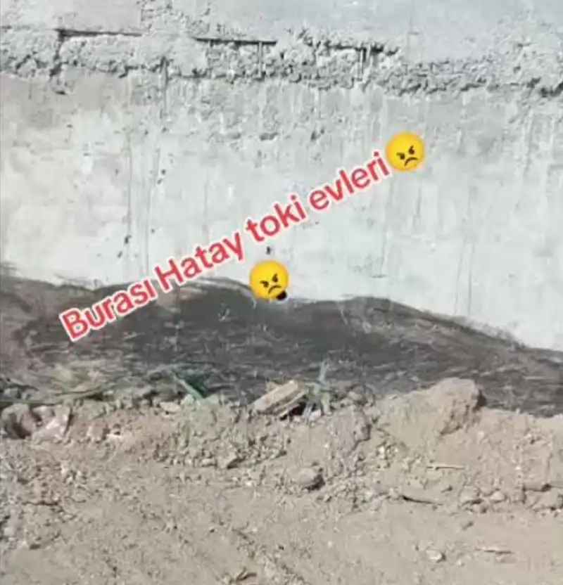 BAKANLIK DEPREM KONUTLARINDAKİ SORUNLARI KONUŞMAK İSTEMİYOR! 