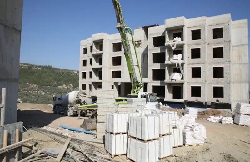 BAKANLIK DEPREM KONUTLARINDAKİ SORUNLARI KONUŞMAK İSTEMİYOR! 