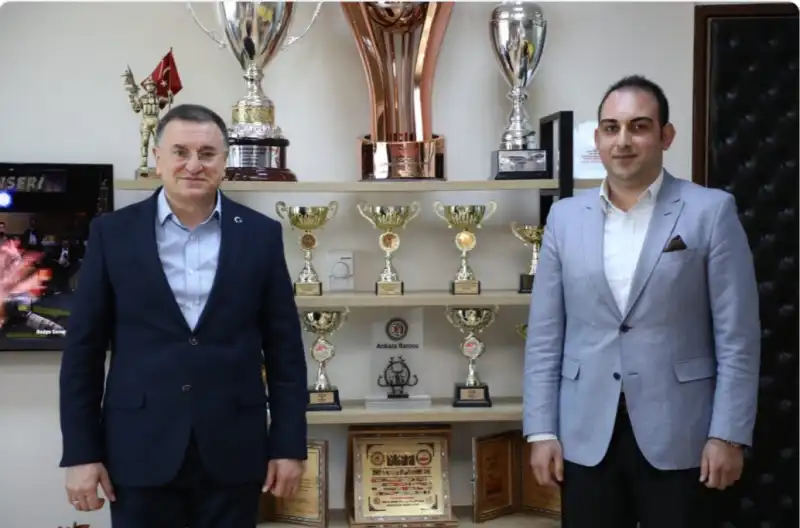 BAŞKAN ÖZGÜN'DEN LÜTFÜ SAVAŞ'A ZEHÍR ZEMBEREK SÖZLER!