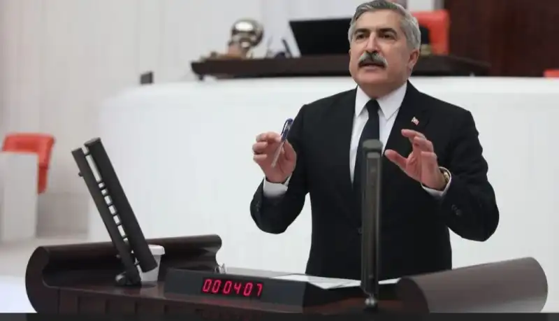 MUHALEFET YAPILANLARI GÖRMEZDEN GELİYOR! 