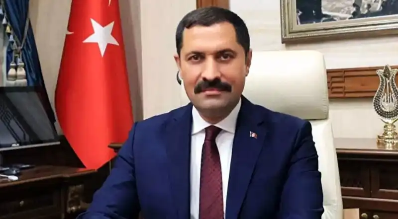 VALİ MASATLI İNSANIN, FARKLILIKLARIYLA BİRLİKTE...