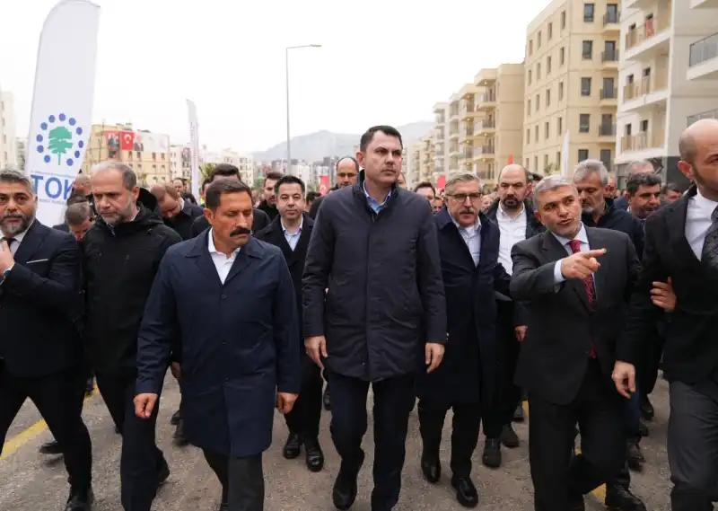 DEPREM YIKIMINDAN DİRİLİŞE...