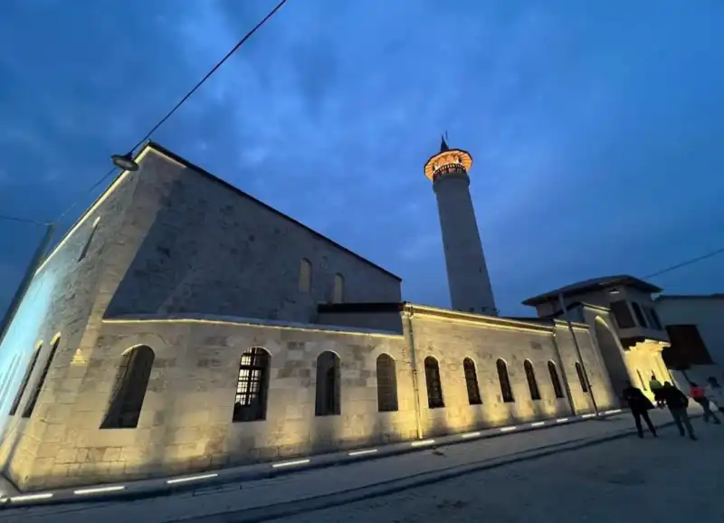 BU CAMİ BİR GÖNÜL KÖPRÜSÜDÜR! 