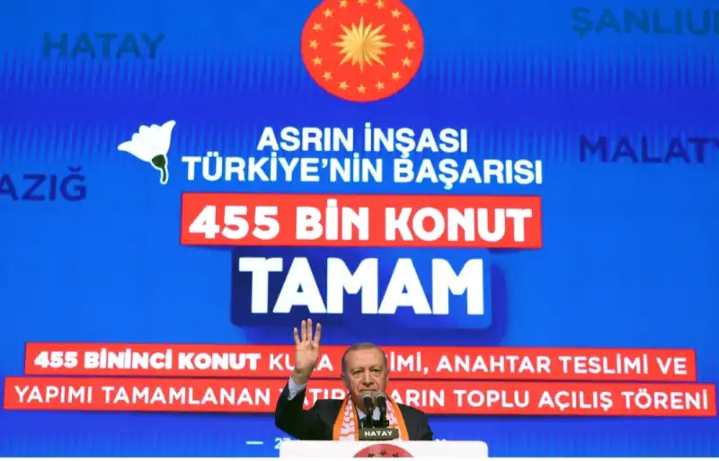 ERDOĞAN HATAY’DA 455 BİN KONUTUN KURA TÖRENİNE KATILDI! 