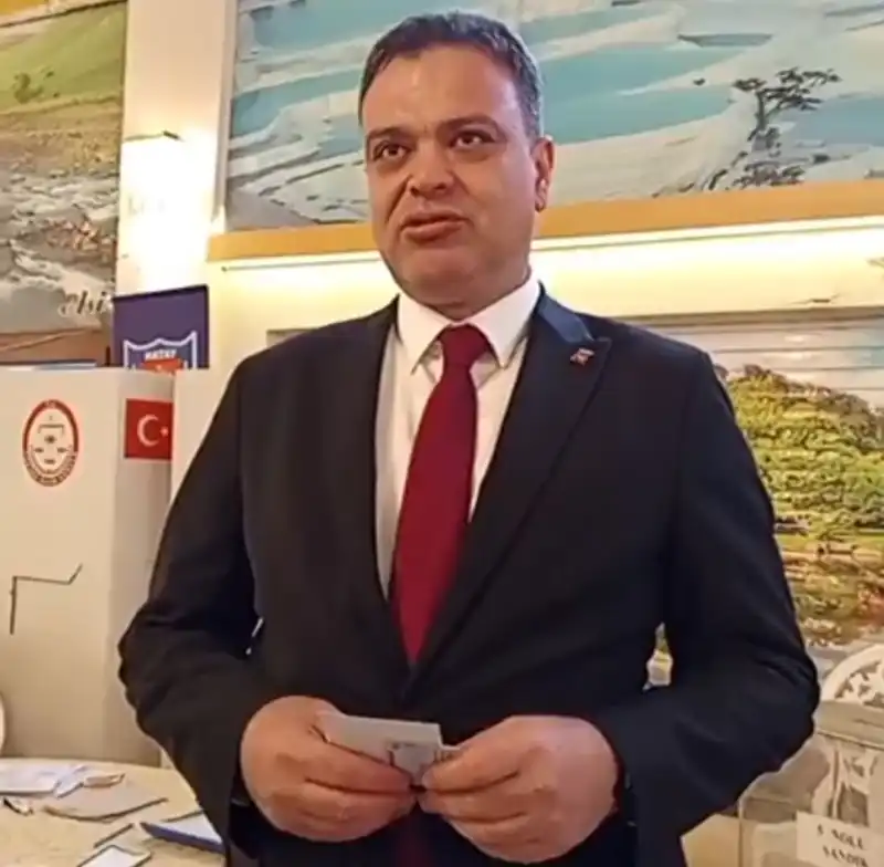 AZİZ YILMAZ GÜVEN TAZELEDİ! 