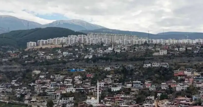 HATAY’DA YÜKSELEN HER KONUT, YENİDEN... 