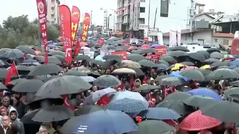 YALANIN VE ALGININ KARŞISINDA, HATAY’IN ARKASINDAYIZ!