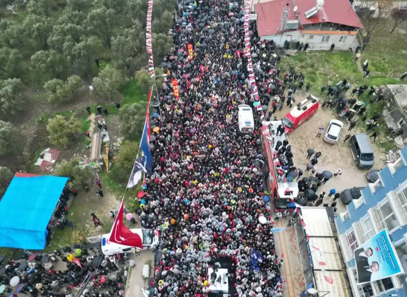 YALANIN VE ALGININ KARŞISINDA, HATAY’IN ARKASINDAYIZ!