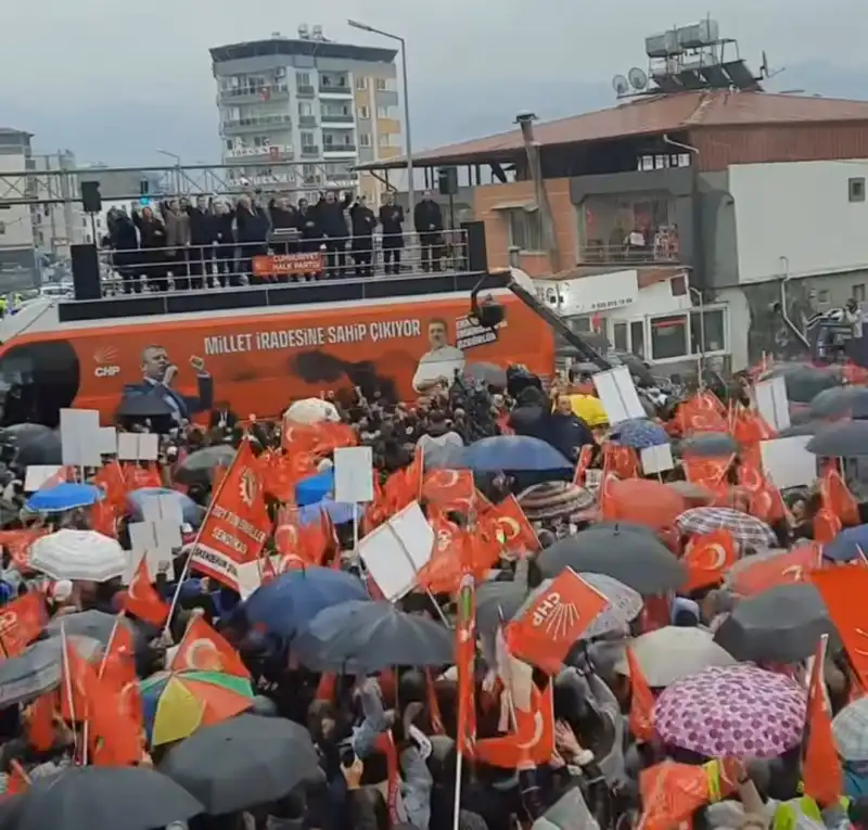 YALANIN VE ALGININ KARŞISINDA, HATAY’IN ARKASINDAYIZ!