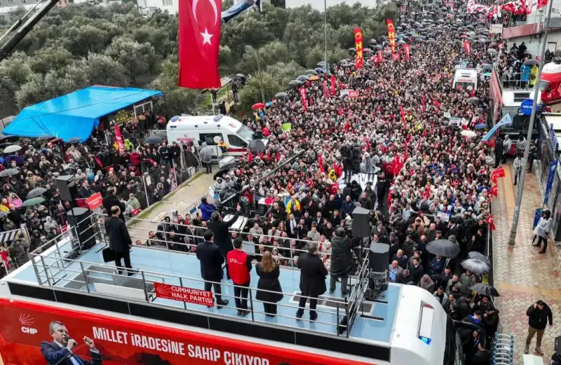 YALANIN VE ALGININ KARŞISINDA, HATAY’IN ARKASINDAYIZ!