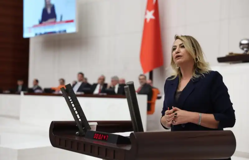 ÇİFTÇİNİN EKTİĞİNİ YA DON VURUYOR YA BANKALAR BİÇİYOR!