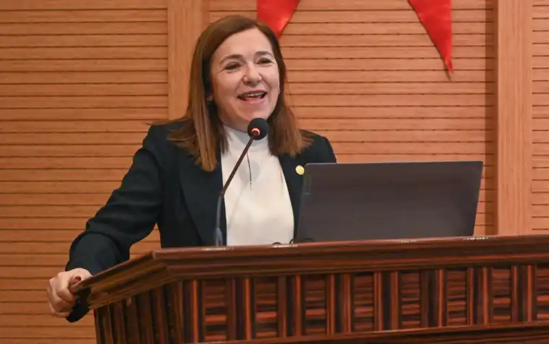 REKTÖR EREN BİR İSTEĞİNİ DİLLENDİRDİ!