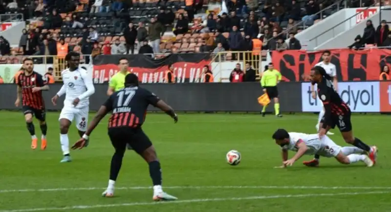 ÇORUM FK, EVİNDE ATAKAŞ HATAYSPOR’U...