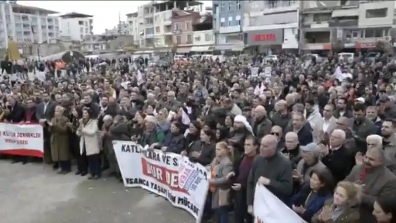 SAMANDAĞ’DA SURİYE’DE ALEVİ KATLİAMINA HAYIR MİTİNGİ! 