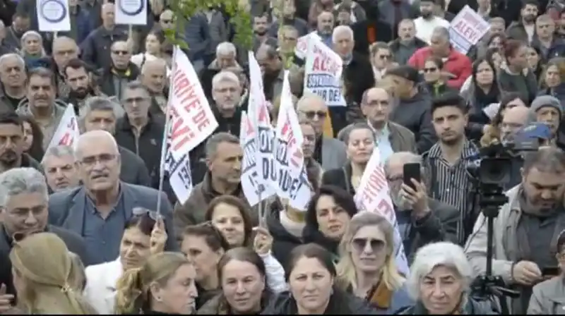 SAMANDAĞ’DA SURİYE’DE ALEVİ KATLİAMINA HAYIR MİTİNGİ! 