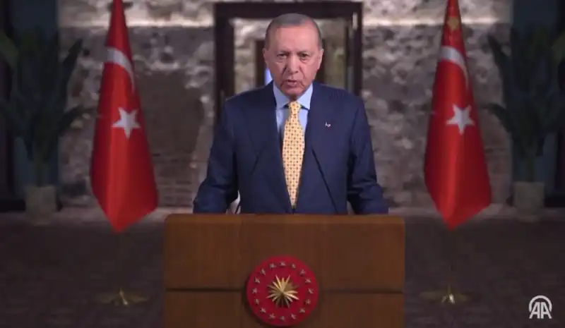 TÜRKİYE'YE, KADİM COĞRAFYAYA VE...