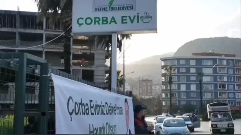 DEFNE'DE SABAHIN İLK SAATLERİNDE SICAK DESTEK! 