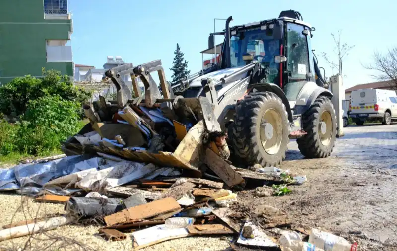 BAŞKAN ÖZGÜN: DEFNE’DE TEMİZLİK HİZMETLERİMİZ... 
