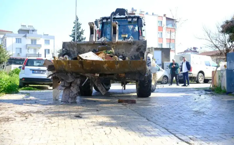 BAŞKAN ÖZGÜN: DEFNE’DE TEMİZLİK HİZMETLERİMİZ... 