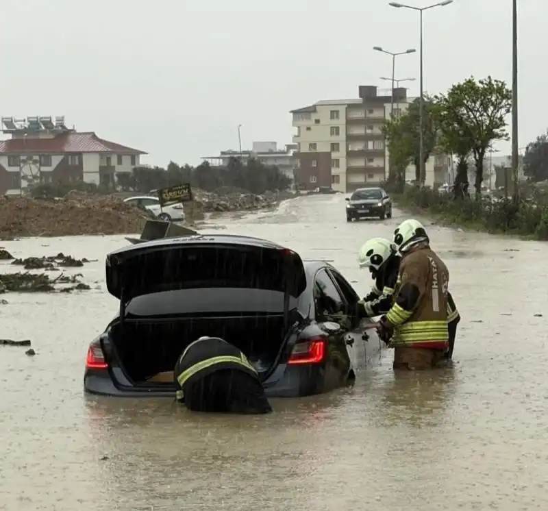 HATAY'DA HAYAT FELÇ OLDU!