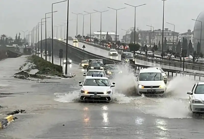 HATAY'DA HAYAT FELÇ OLDU!