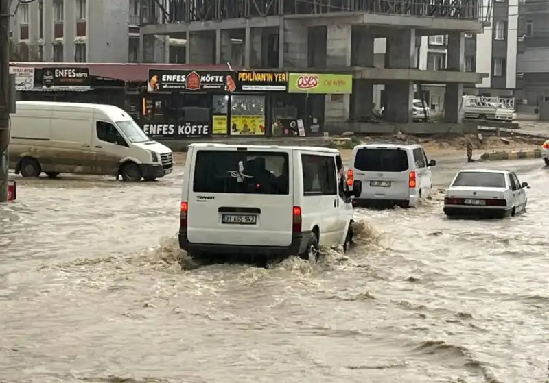 HATAY'DA HAYAT FELÇ OLDU!